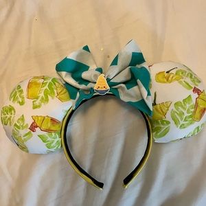 Minnie Mouse ears